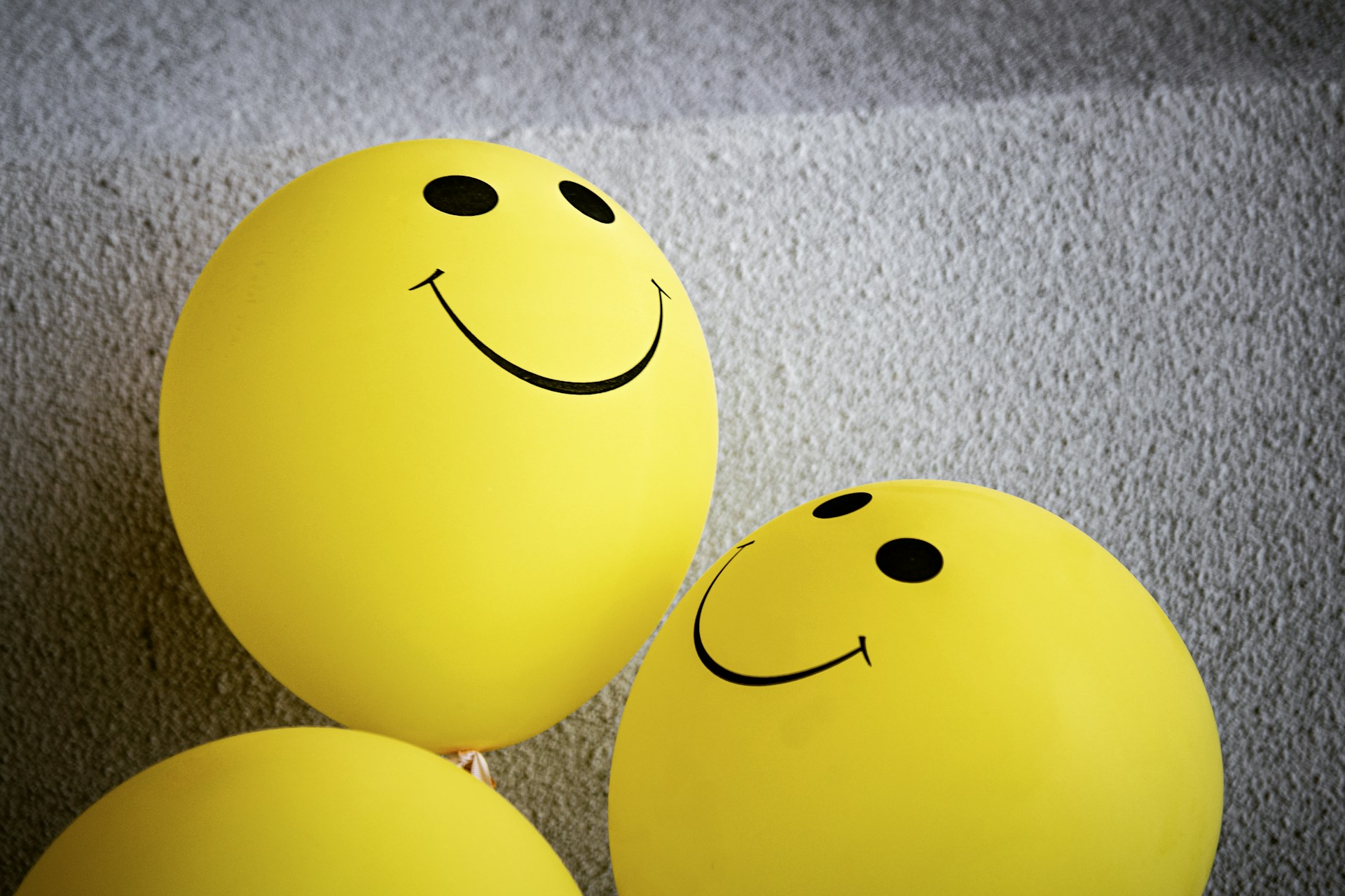 yellow smile balloons