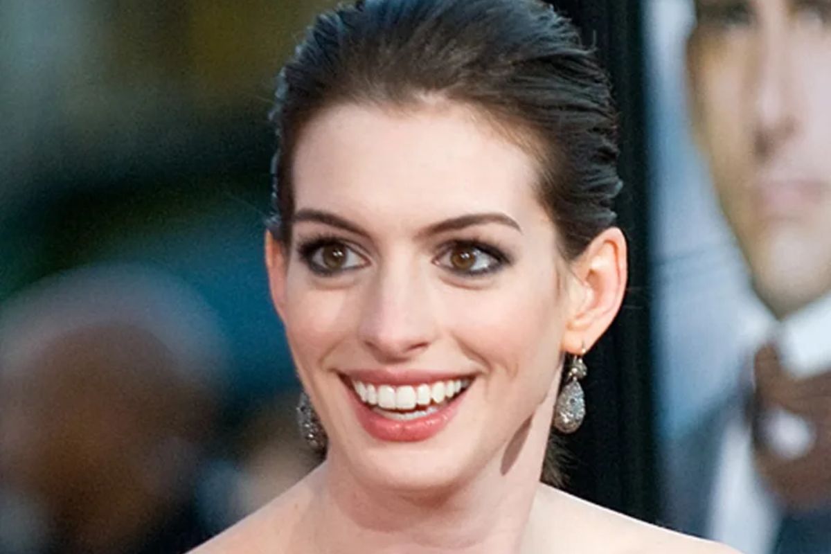 Anne Hathaway Smile