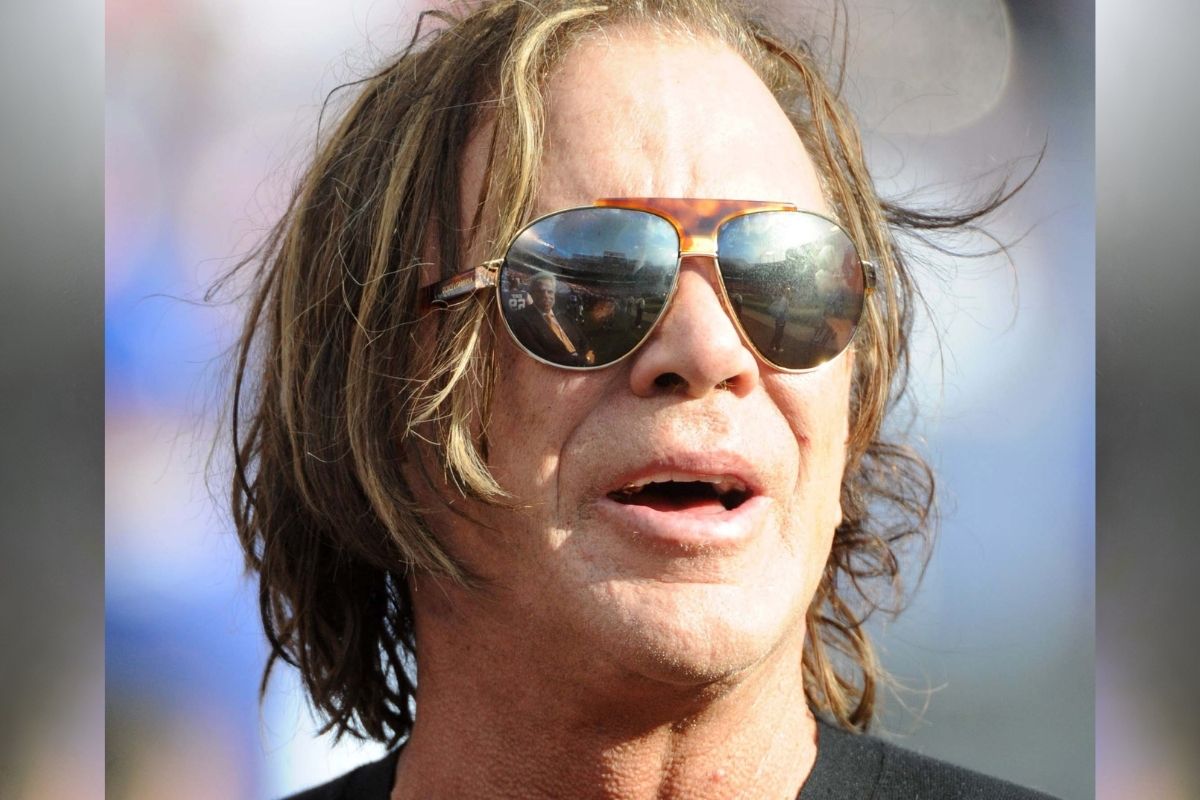 Oct 11, 2009; East Rutherford, NJ, USA; Mickey Rourke watches from the sidelines during the NFL game between the Oakland Raiders and the New York Giants at Giants Stadium.Oct 11, 2009; East Rutherford, NJ, USA; Mickey Rourke watches from the sidelines during the NFL game between the Oakland Raiders and the New York Giants at Giants Stadium.