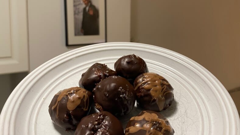 No Bake Chocolate Peanut Butter Bites