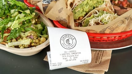 Chipotle-Inspired Keto Salad Bowl (Low-Carb, High-Flavor Meal Idea)