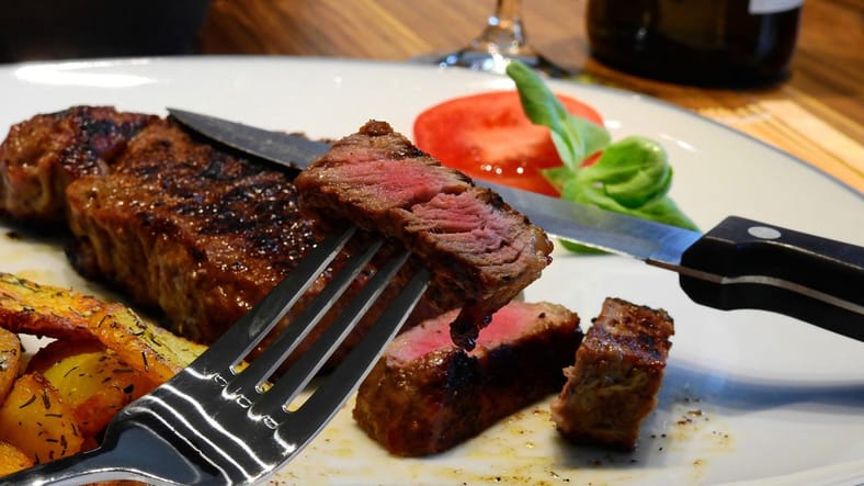 Best Oils to Cook Steak With