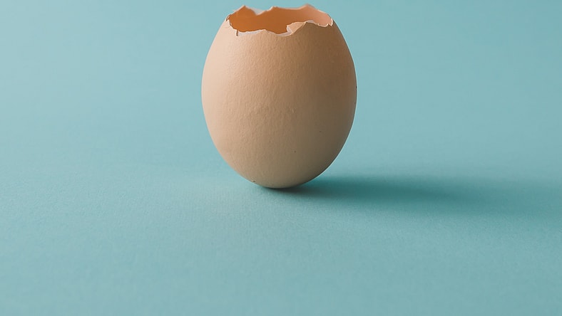 easy egg peel hack when learning how to make hard boiled eggs
