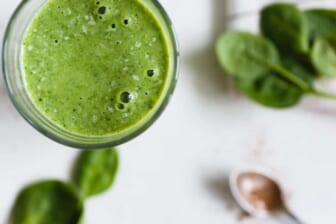 green juice with spinach leaves