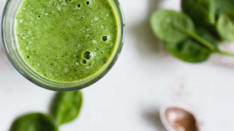 green juice with spinach leaves