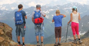 20 Family Hiking Tips For 2020: Clothing, Gadgets, & Quotes