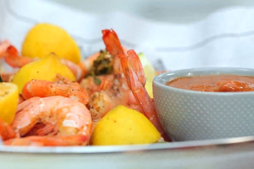 Boiled Shrimp With Tangy Cocktail Sauce