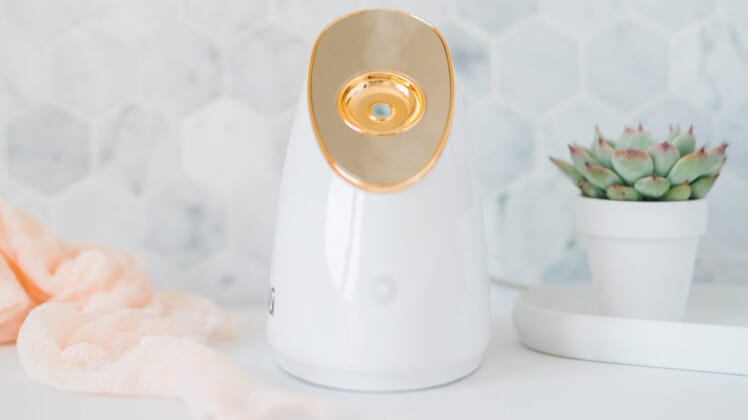 how to use a facial steamer at home