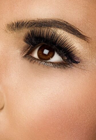 5 Pro Tips for Removing Eyelash Extensions at Home