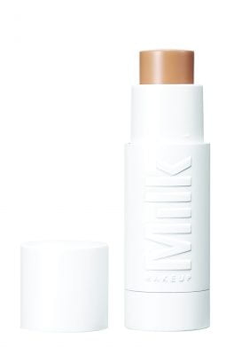 FLEX_FOUNDATION_STICK_16_MEDIUM_cmyk 10 Portable Makeup Essentials Every Busy Woman Needs in Her Bag