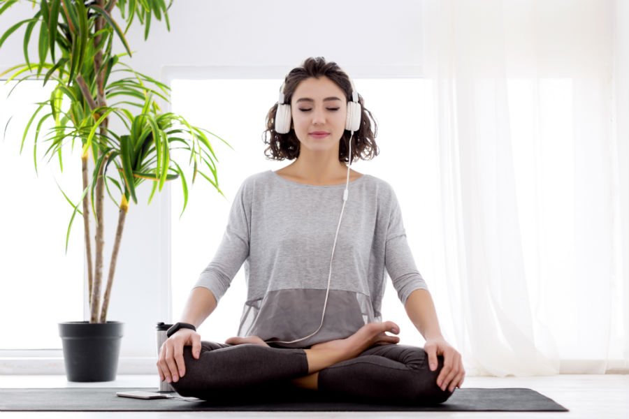 iStock-meditating immune-boosting habits