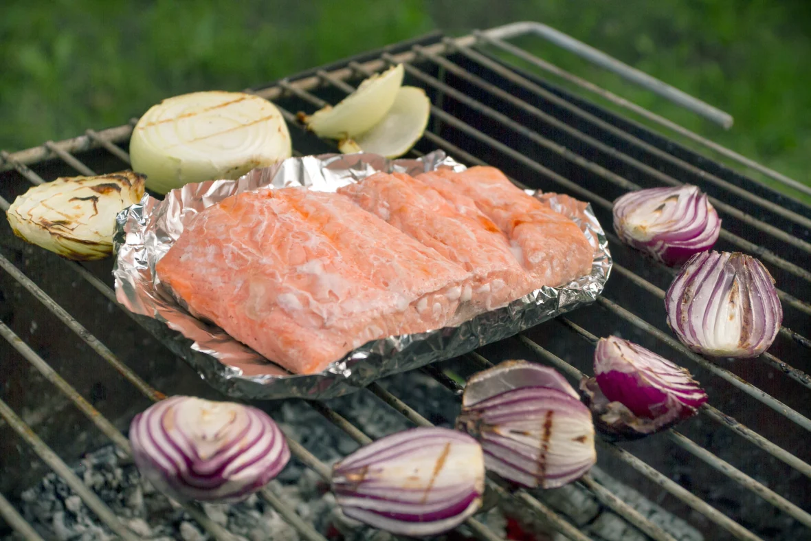 Grilling salmon