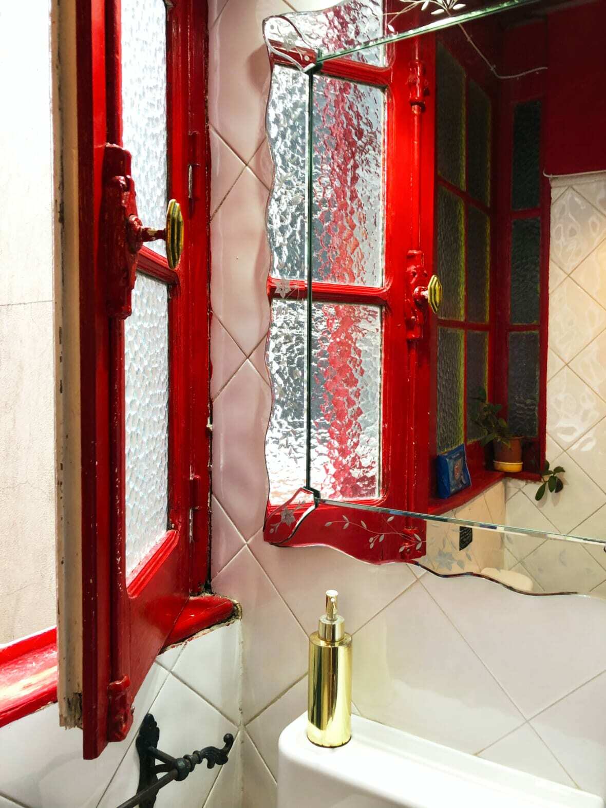 Which paint color best suits your bathroom? Red