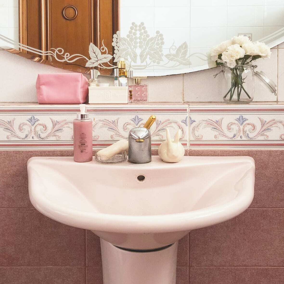 Which paint color best suits your bathroom? Light pink 