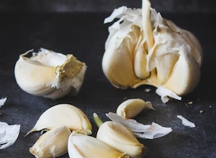 How to peel garlic