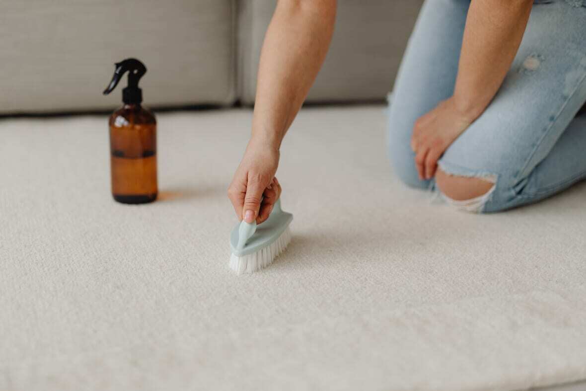 removing chocolate stains: use baking soda and water