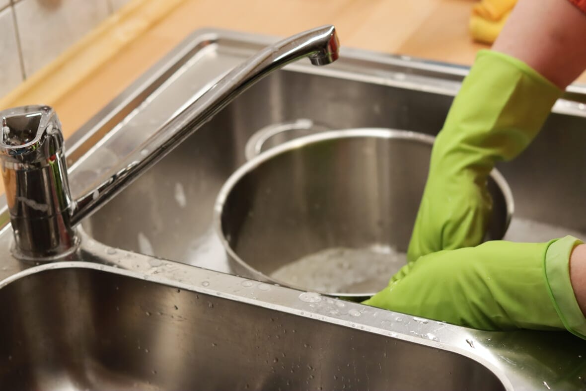 how to clean a burnt pan