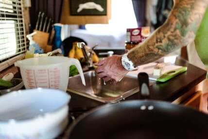 how to clean a burnt pan safely