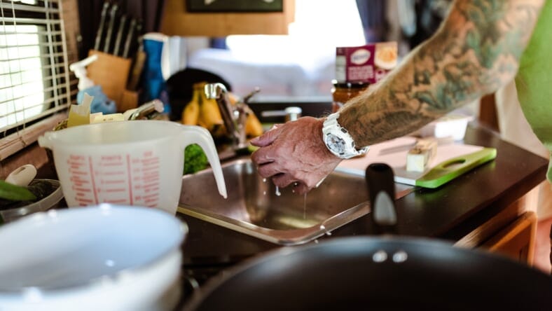 how to clean a burnt pan safely