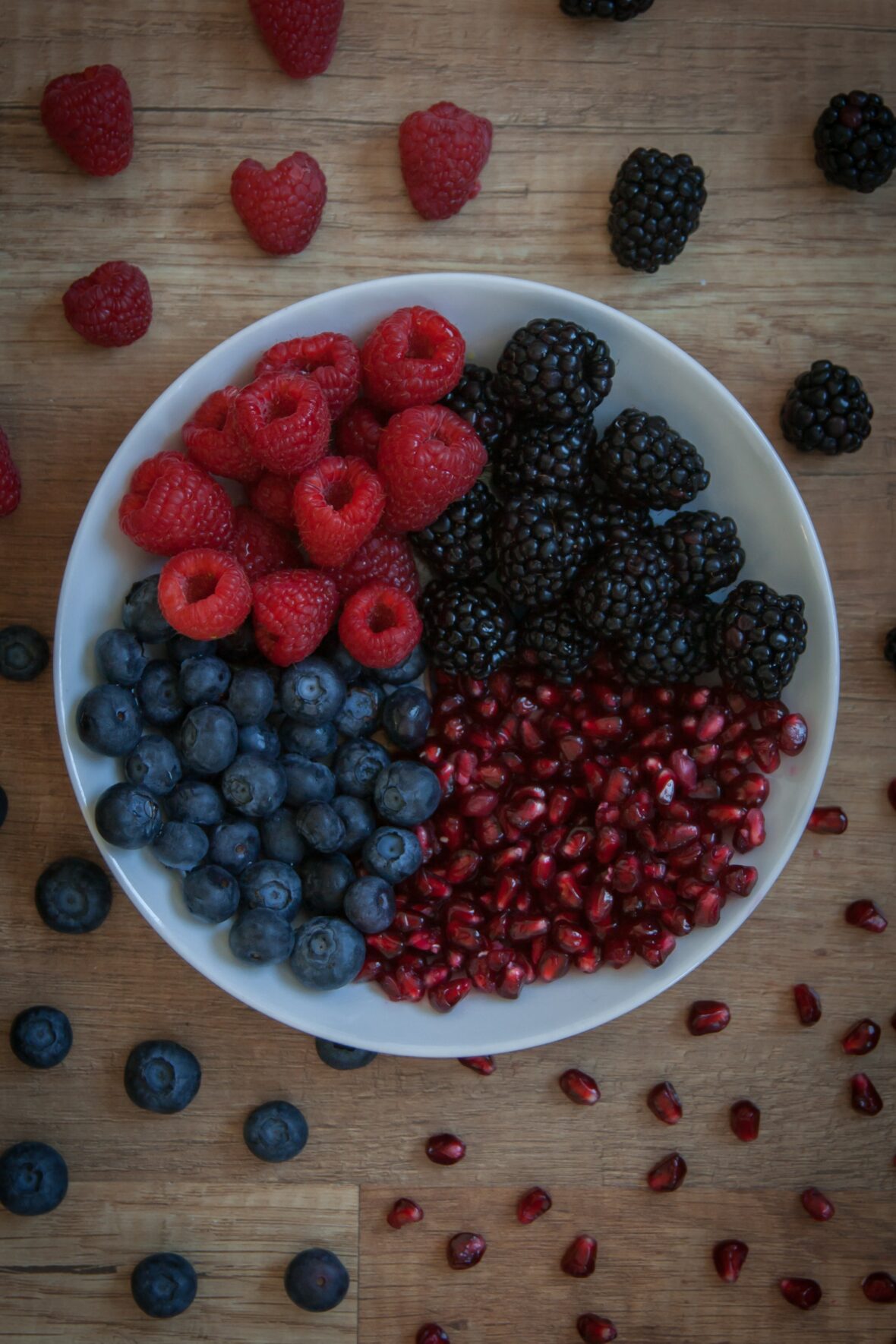 tips for healthy living all summer: eat fresh berries