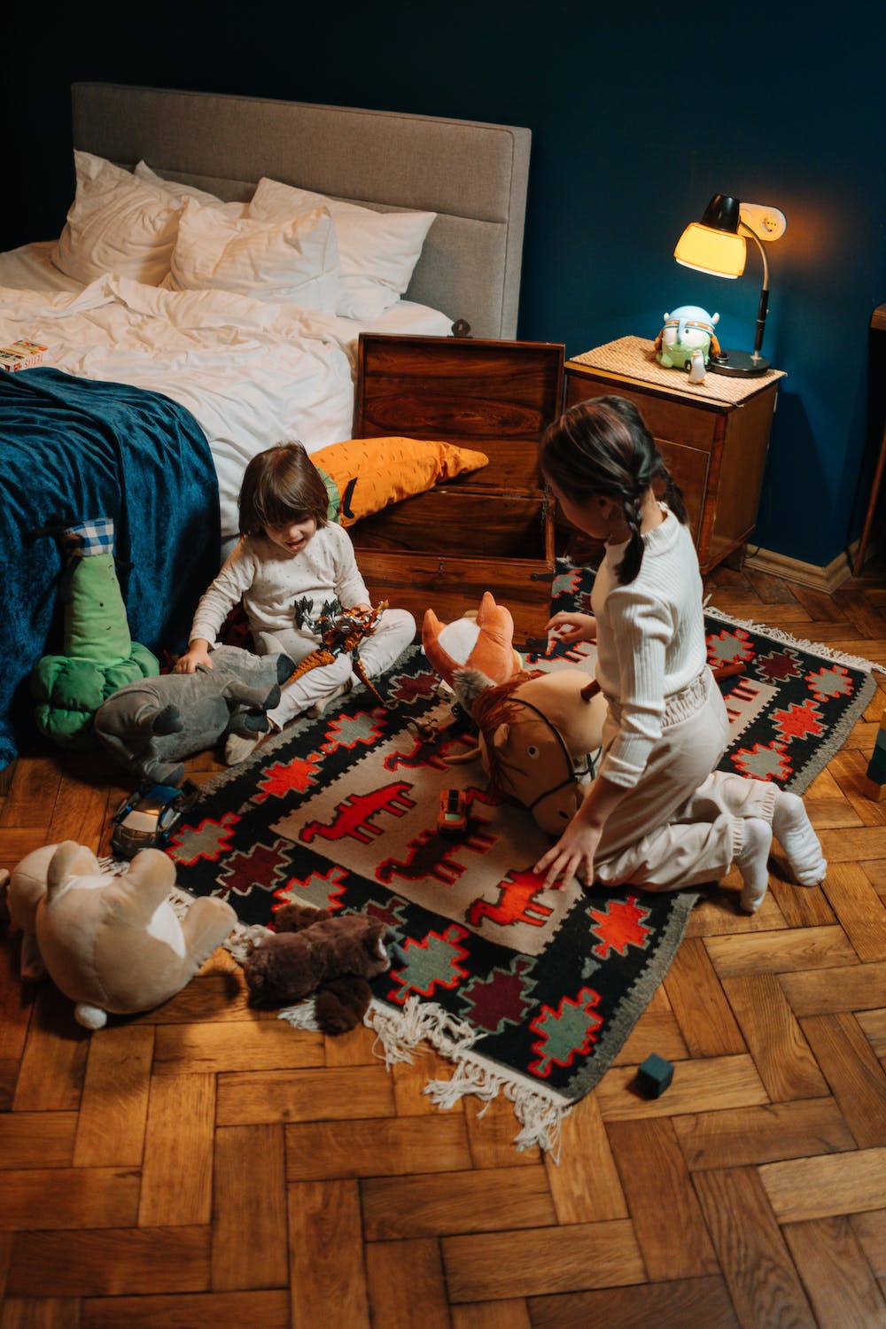 how to organize kids' toys and play with them