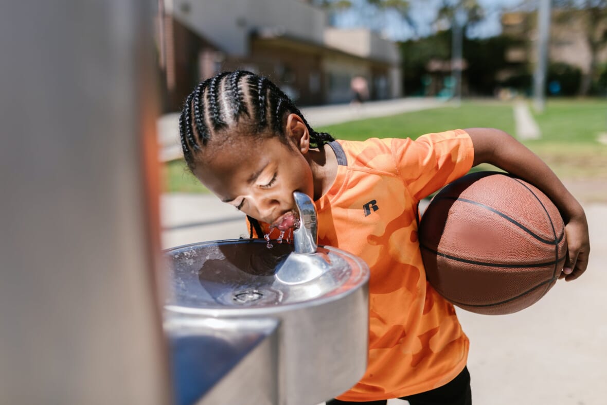 How to Keep Kids Hydrated in the Heat
