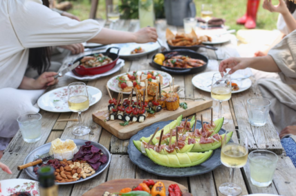 tips for hosting outdoor parties