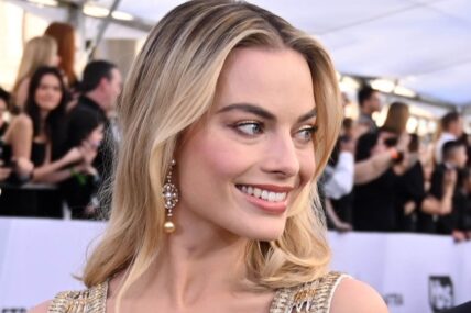 Margot Robbie at the 25th Annual Screen Actors Guild Awards