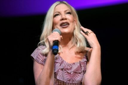 Tori Spelling speaking with attendees at the 2018 Arizona Ultimate Women's Expo at the Phoenix Convention Center in Phoenix, Arizona.