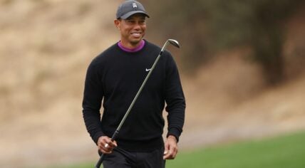 tiger woods golfing