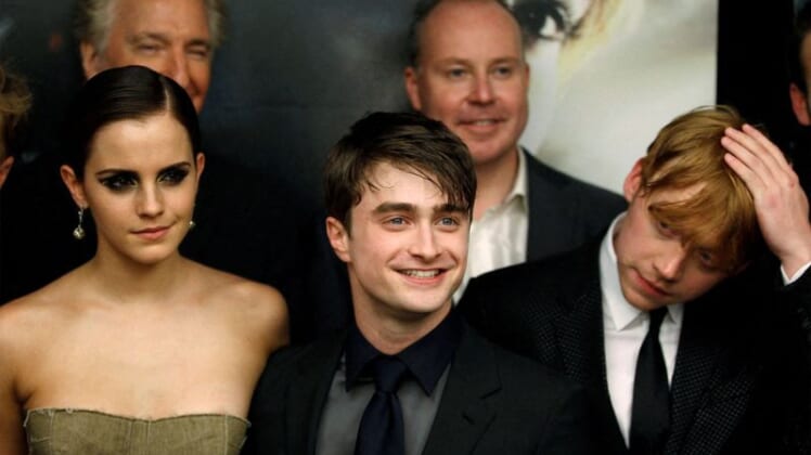 'Harry Potter' cast recalls first kisses, horrible haircuts in reunion special 1