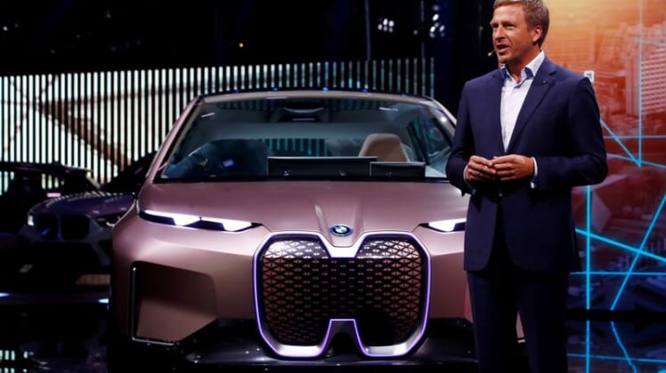 BMW CEO Says Timing is Right to Focus on Electric Cars 1